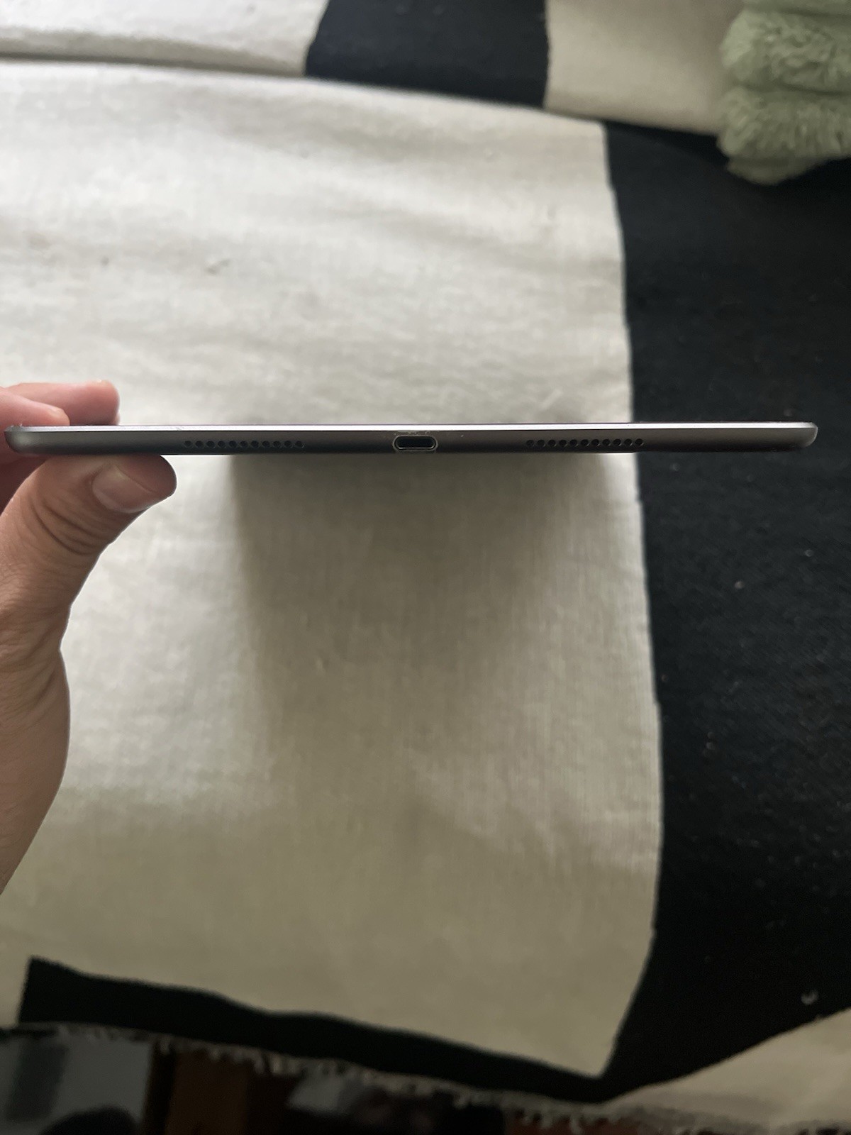 Apple iPad Air 3 10.5" 64GB 3rd Gen Wi-Fi Space Gray - AS For Parts gallery