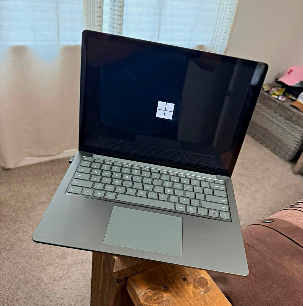 Microsoft Surface Laptop 13" i5 8GB 512 GB SSDSSD 2022 Gray Windows + Mouse Bag