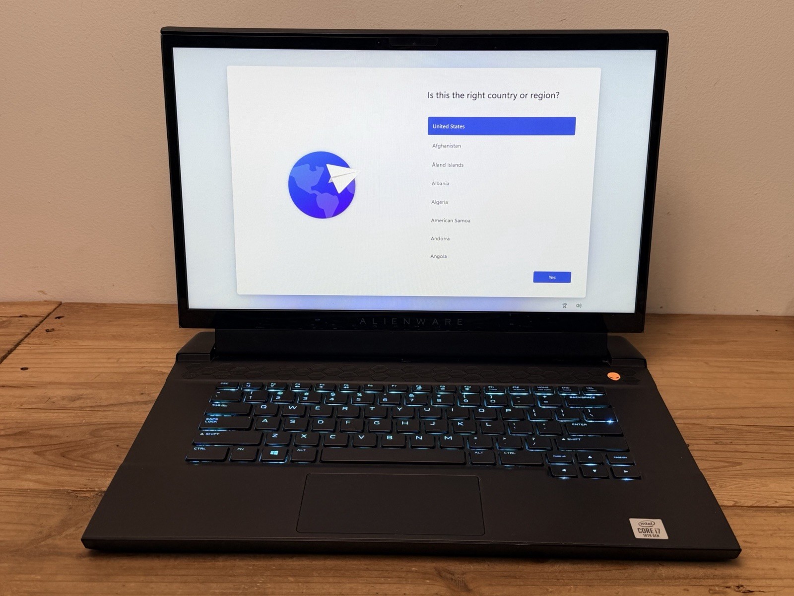 Alienware m15 R2 Gaming Laptop | i7-9750H | RTX 2070 Max-Q 8GB | 16GB RAM | Whit gallery