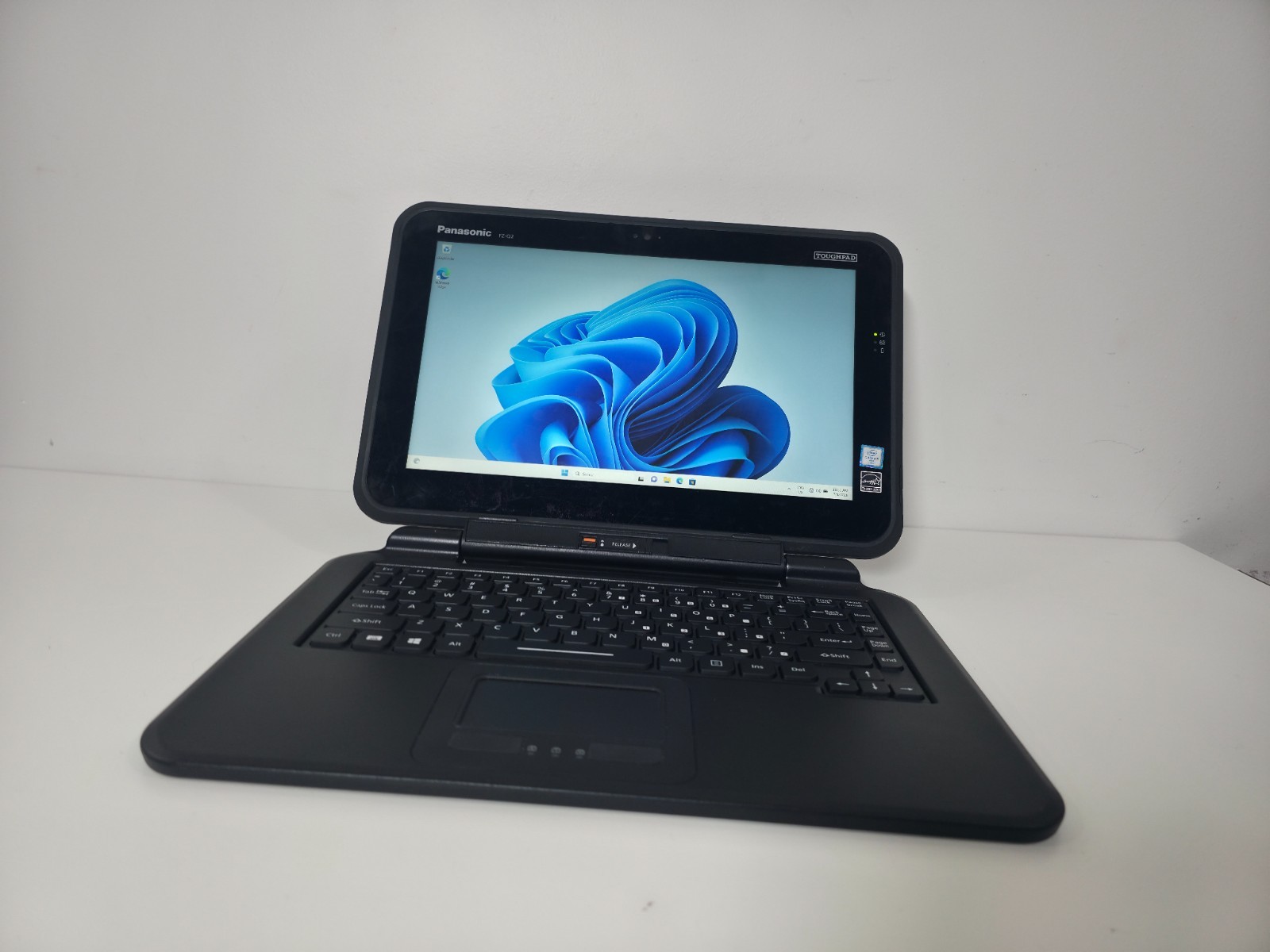 Panasonic Toughpad FZ-Q2 12.5" 2-in-1 Tablet PC | Core m5 | 8GB RAM | 256GB SSD gallery