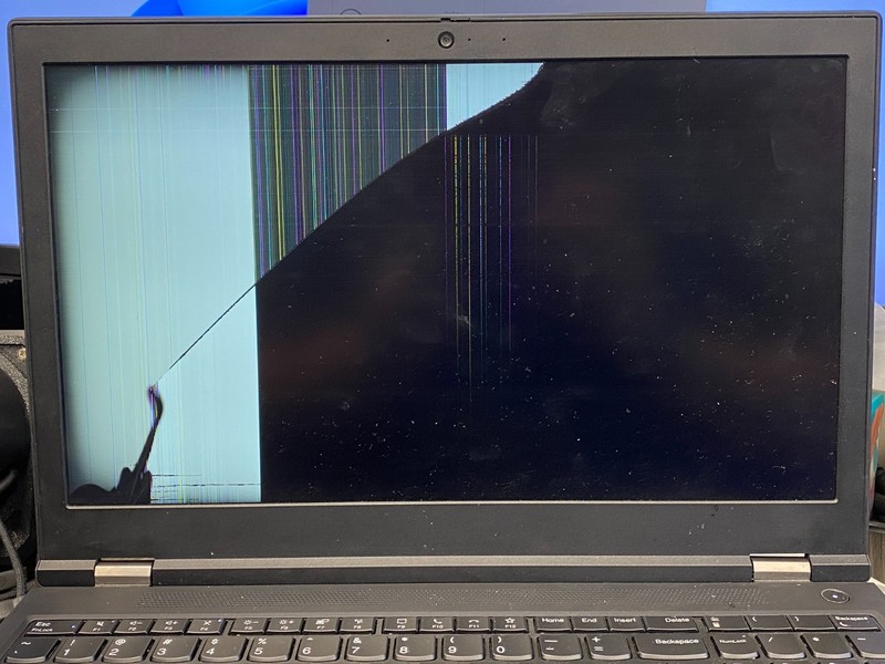 FOR PARTS - Lenovo Thinkpad P15 Gen 1 i5-10400H T1000 No RAM/SSD Broken Screen gallery