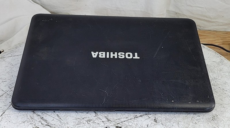 TOSHIBA Satellite C855D-S5315 PSCBQU-00F009 Laptop AMD A-300 APU 4GB SEE NOTES gallery