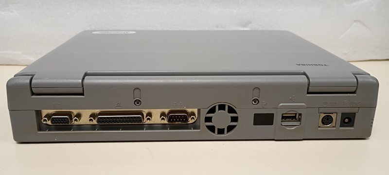 Toshiba Satellite 330CDS Laptop Intel Pentium MMX, 2Gb HD, Windows 98 Working gallery