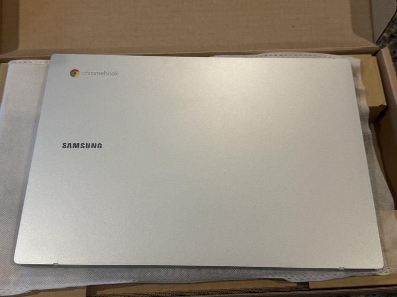 Samsung Galaxy Chromebook Go 14" Celeron N4500 4GB RAM 32GB SSD Verizon LTE READ gallery