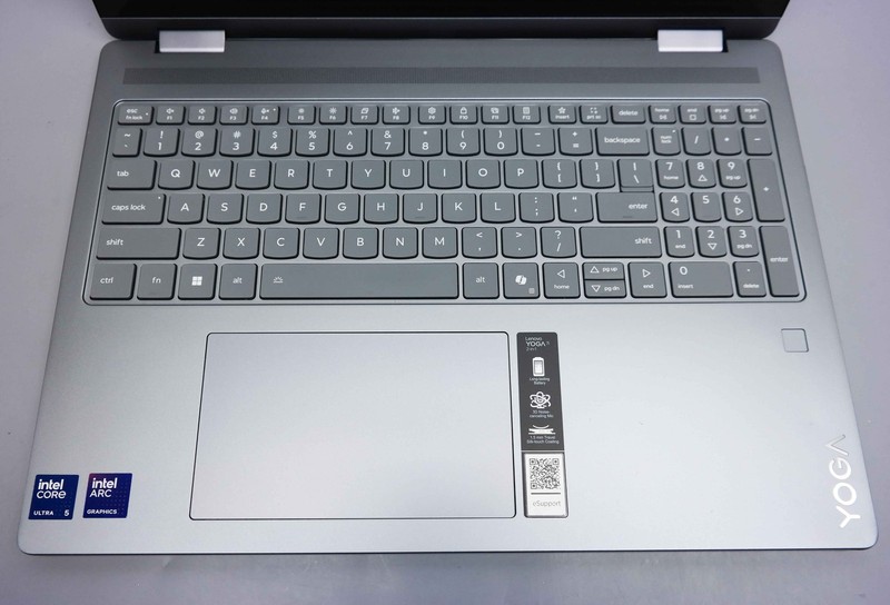 Lenovo Yoga 7 16ILL10 16" Core Ultra 5 226V 16GB 512GB SSD gallery