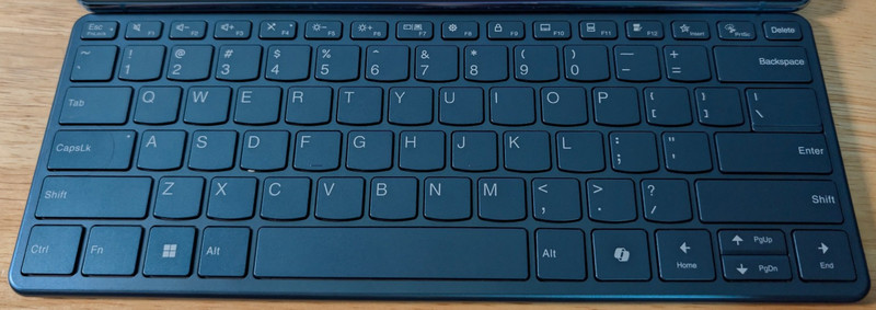 Lenovo Yoga Book 9i 13.3" 2.8K Dual OLED Touch (Core Ultra 7 155U, 16GB/1TB SSD) gallery