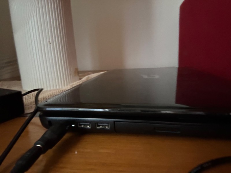 COMPAQ CQ58 Laptop AMD C-60 APU w/Radeon HD 16GB Ram Linux Mint - Read Details gallery