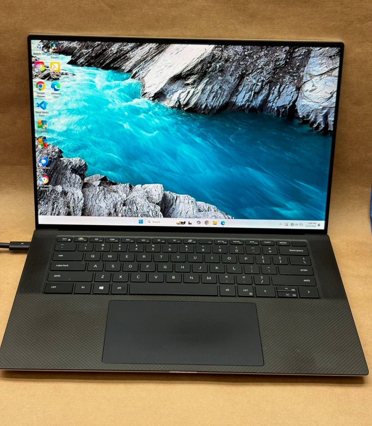 Dell XPS 15 9510 11th Gen. Intel Core i9-11900H 2.50GHz 32GB 1TB SSD Laptop gallery