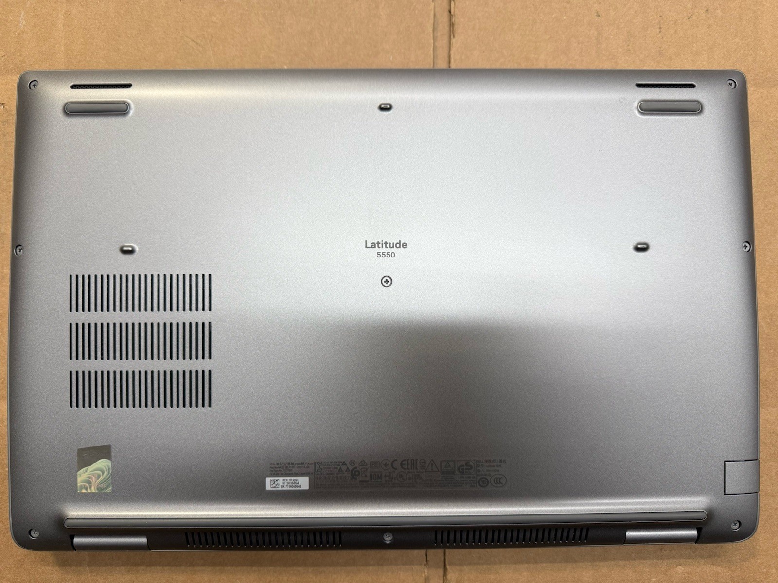 Dell Latitude 5550 15.6 Gray FHD 1.3 GHz Ultra 5 125U 16GB RAM 256GB Win10 Pro gallery