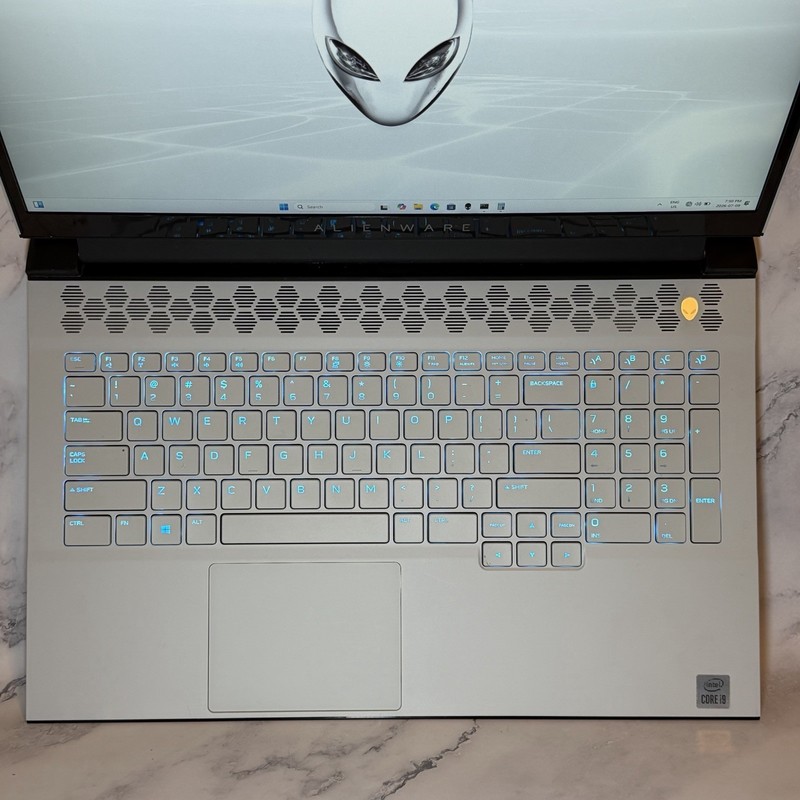 ALIENWARE M17 R3 i9-10980HK 32GB RAM 2TB SSD NVIDIA RTX 2070 SUPER Gaming Laptop gallery