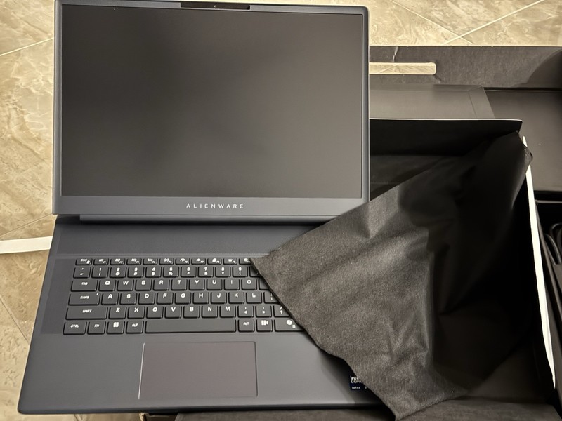 Alienware - Area-51 16" 240Hz 2.5K Gaming Laptop 5070 Ti Ultra 9 32GB 2TB SSD gallery