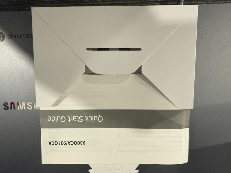 Samsung Galaxy ChromeBook 13.3 Touchscreen 930QCA-K02 Intel i5 8GB RAM 256GB SSD gallery