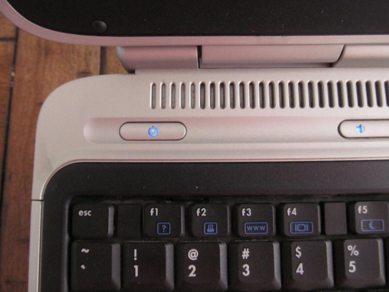 HP Pavilion ZD8000 17" Vintage Pentium4 3.0ghz Laptop No HDD Parts or Repair gallery