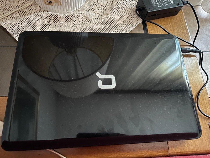 COMPAQ CQ58 Laptop AMD C-60 APU w/Radeon HD 16GB Ram Linux Mint - Read Details gallery