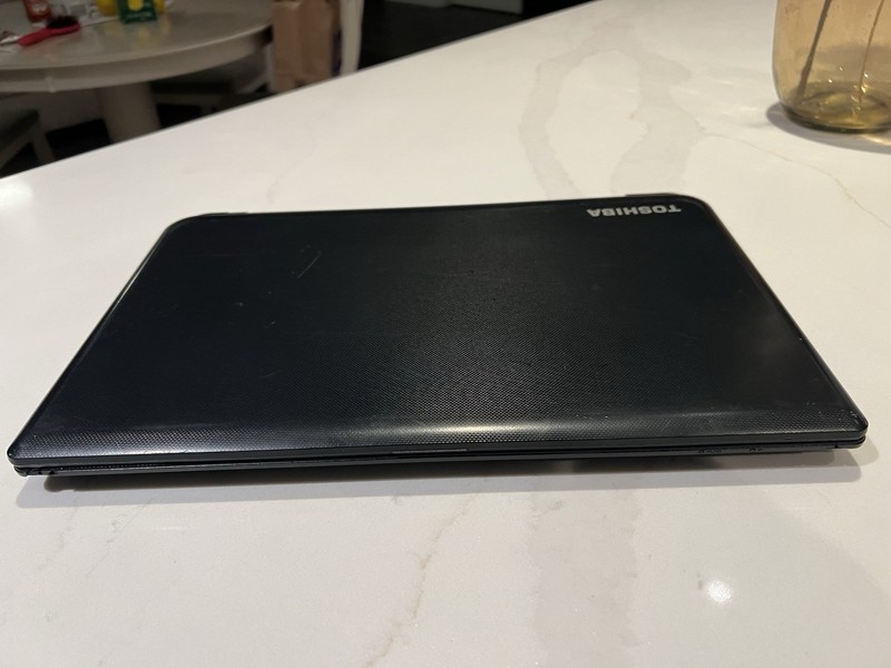 Toshiba Satellite C55D-B5308 AMD E1-2100 APU 8 Gig Ram 500 Gig Storage gallery