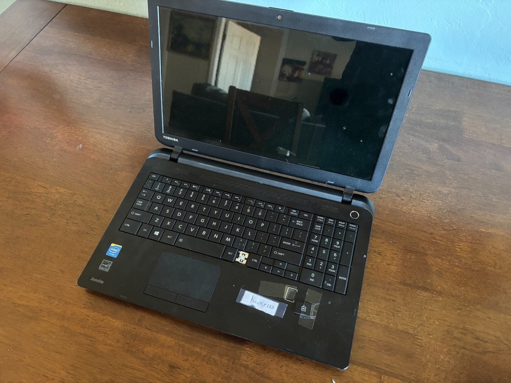 Toshiba Satellite C55‑B5302 – For Parts or Repair (Not Working, No Charger) #LZ