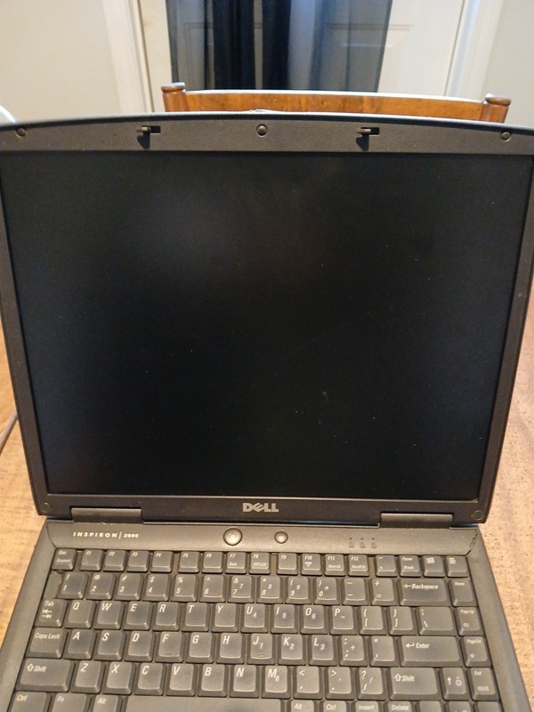 Dell Inspiron 2650 15" Win XP Laptop gallery