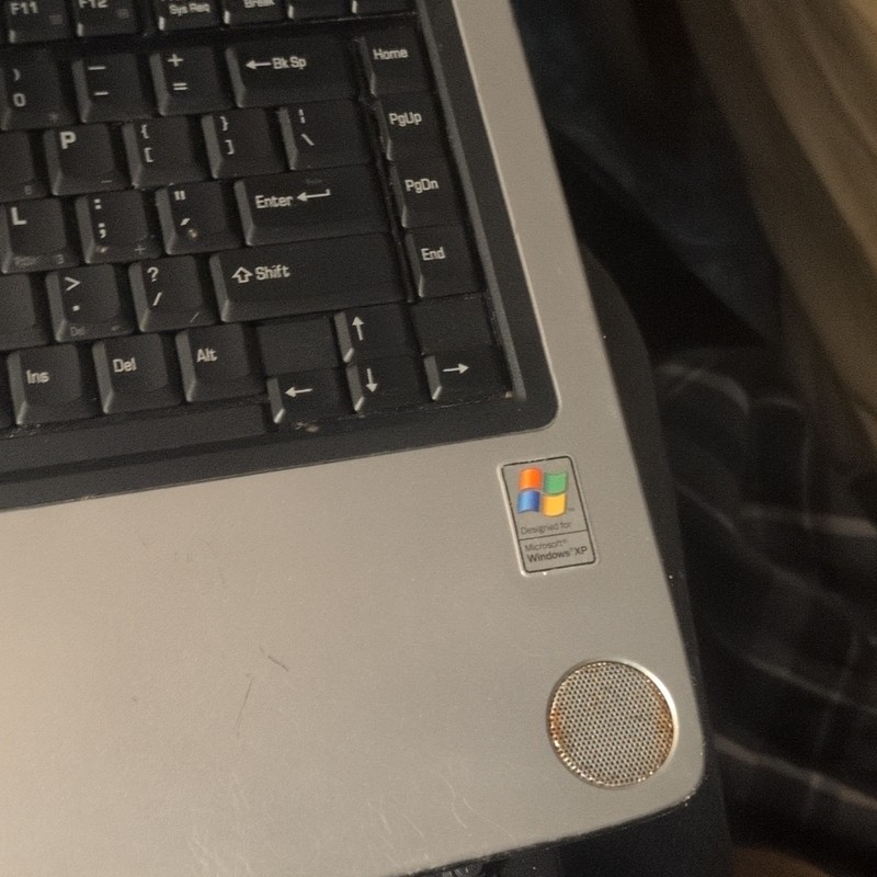 Toshiba Satellite M35X-S161 15" Pentium M 1.7GHz 512MB 80GB XP Silver Wi-Fi gallery