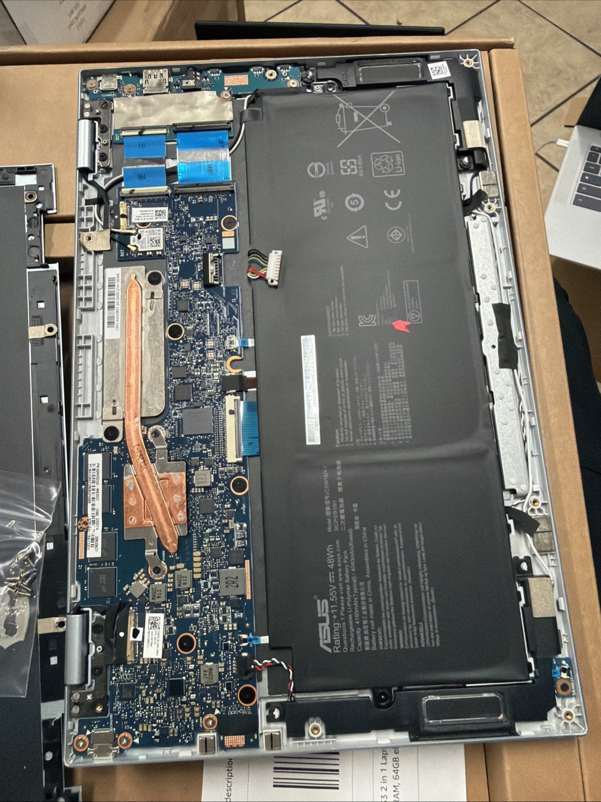 ASUS Chromebook Flip C433 14" (64GB eMMC, Intel Core M3-8100Y, 1.10GHz, 8GB RAM) gallery