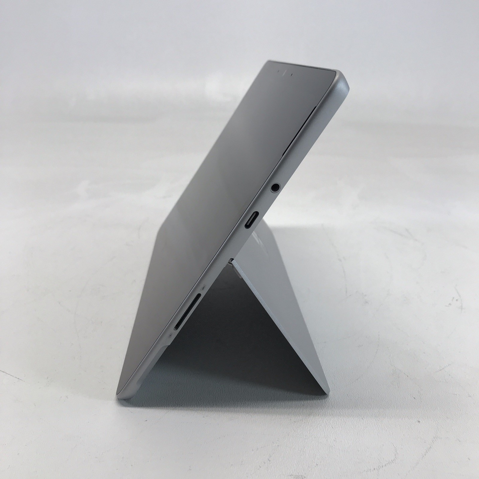 Microsoft Surface Go 2 Intel Pentium4425Y 4GB RAM 62 GB SSD Win 10 Pro gallery
