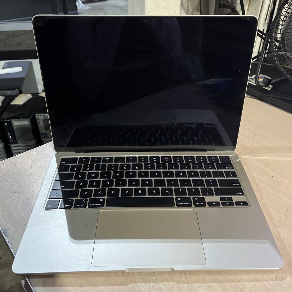 APPLE MACBOOK AIR 8 CPU/8 GPU 13" 3.49GHZ "M2" 8GB RAM 256SSD