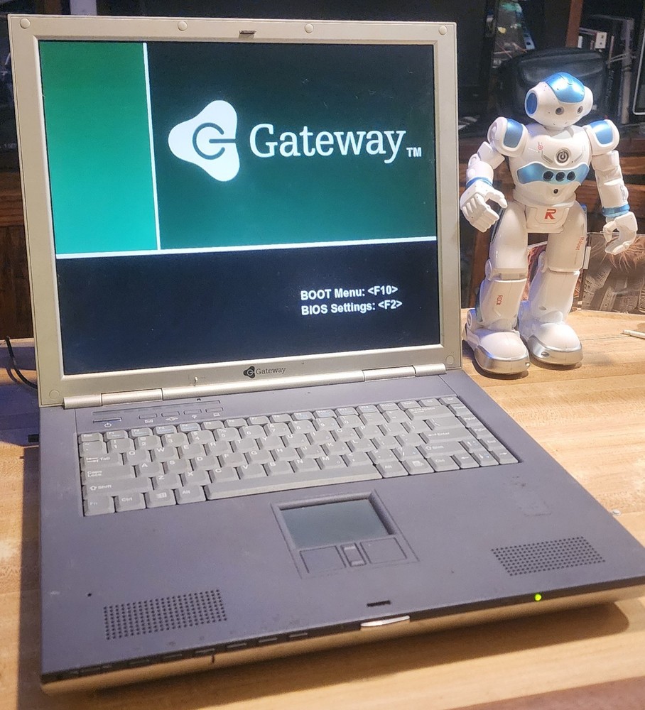 Vtg. Gateway 600YG2 15.6" Laptop • WinXP P4@2.4ghz 256MB 50GB HD Works c. 2000