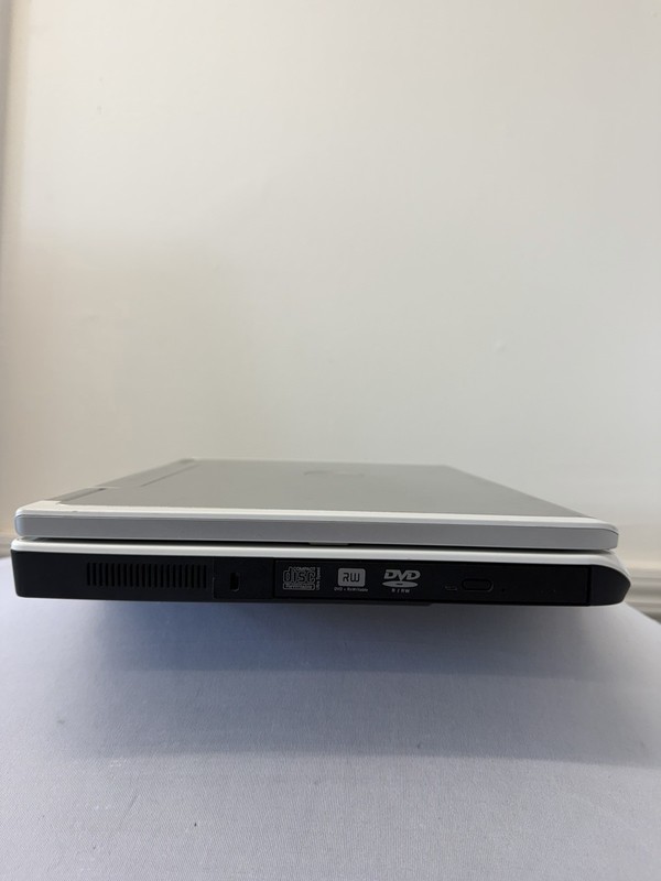 Dell Inspiron E1505 Laptop - Good Screen - Intel Solo 06E8 - RAM 1 GB - Read Des gallery