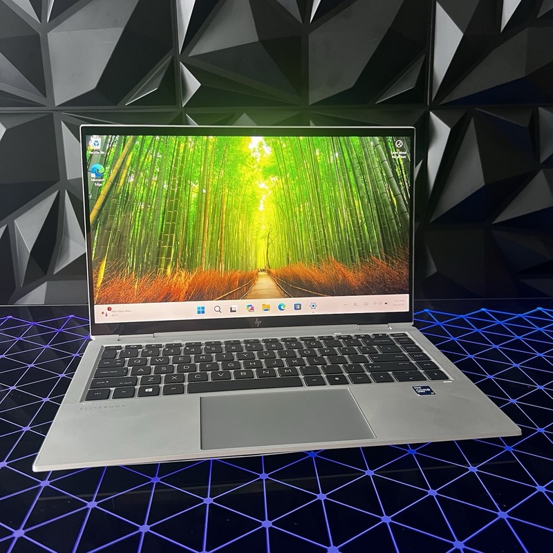 HP EliteBook x360 1040 G8 14" FHD Touch Intel i7-1185G7 16GB RAM 256GB SSD W11P gallery