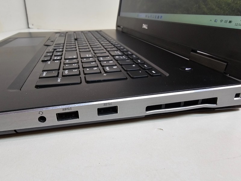 Dell Precision 7740 Laptop 2.6 GHz i7-9850H 16GB 512GB SSD WX 7130 Cam 17.3" SP1 gallery
