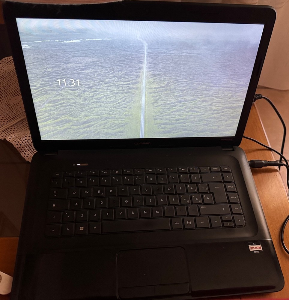 COMPAQ CQ58 Laptop AMD C-60 APU w/Radeon HD 16GB Ram Linux Mint - Read Details