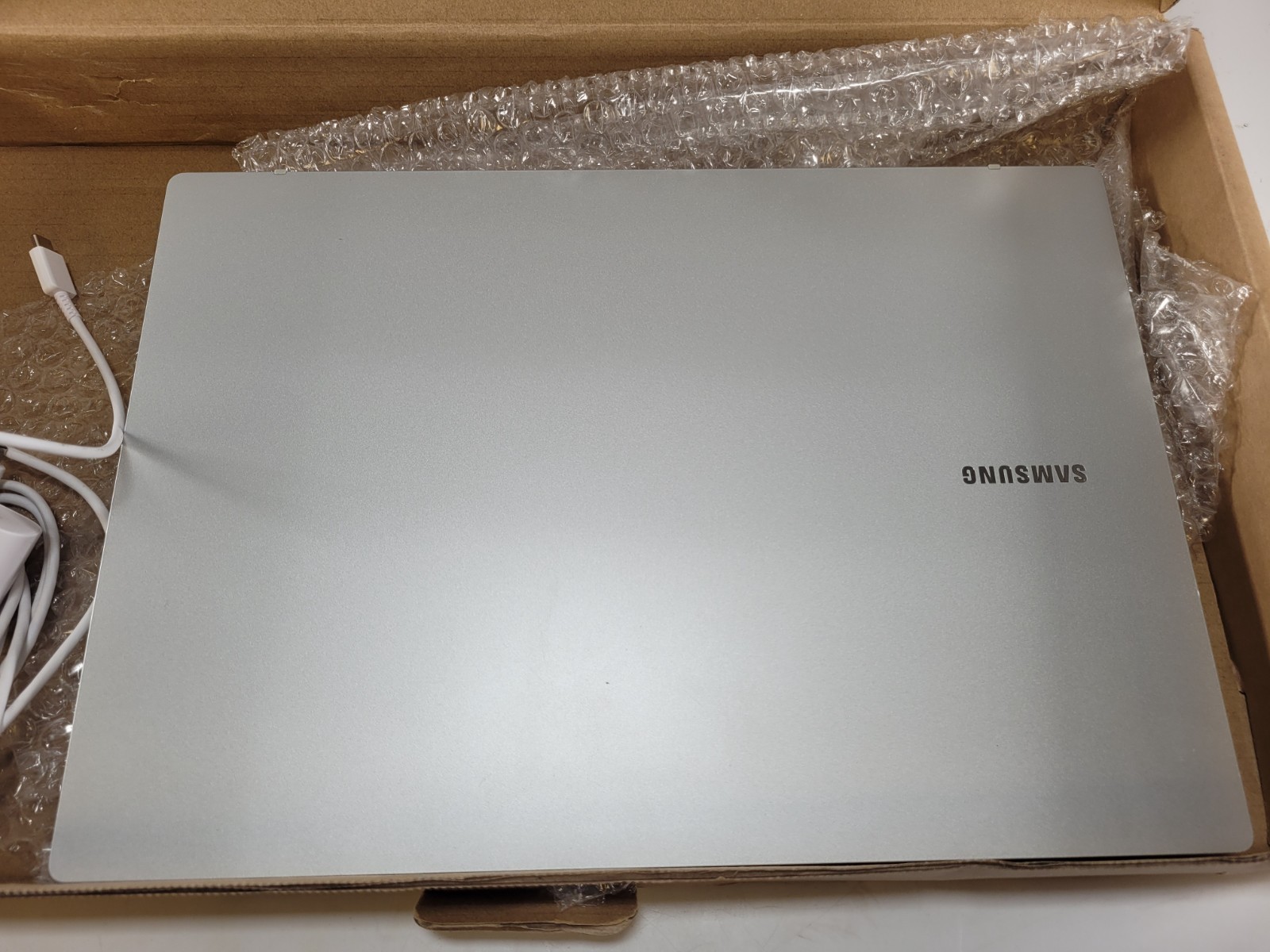 Samsung Galaxy Book Go 14" Laptop 5G NP545XLA-KA2VZ 8GB 256GB Win 11 gallery