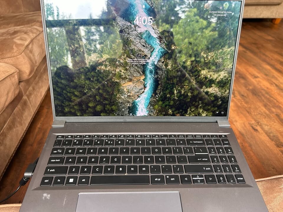 Acer Swift X 16 120Hz QHD+ 4.0 GHz Ryzen 9 7940HS 16GB 1TB SSD RTX 4050