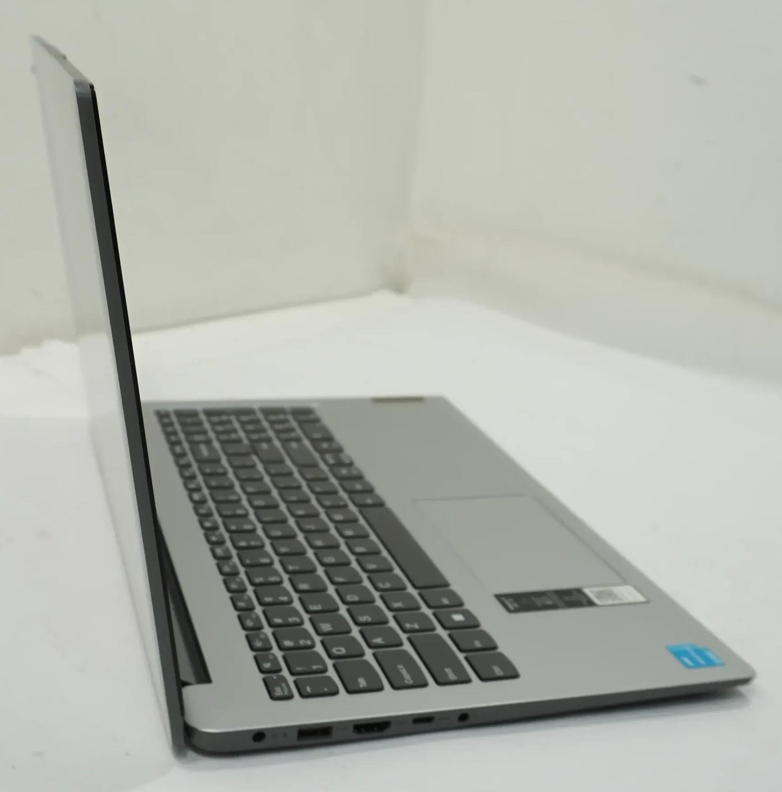 Lenovo 82LX IdeaPad 1 15.6" Intel Pentium Silver N6000 1.10GHz 4GB 128GB gallery