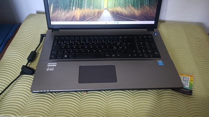 TERRA MOBILE 749S i5-6300hq 8gb 256GB SSD M2 17.3" 1600x900 windows 11 gallery