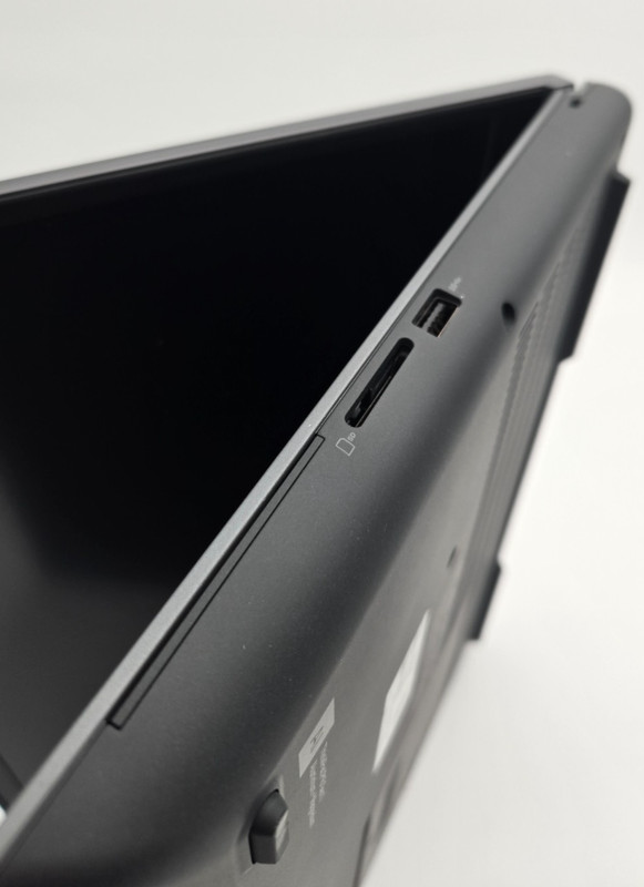 Lenovo ThinkPad P16 Gen 1 16" I7-12800HX 4.8GHz 16GB RAM 512GB SSD RTX A1000 gallery