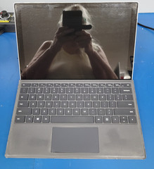 MICROSOFT 1796 TABLET 128 GB POWERS ON BUT DISPLAY IS BROKEN – PARTS