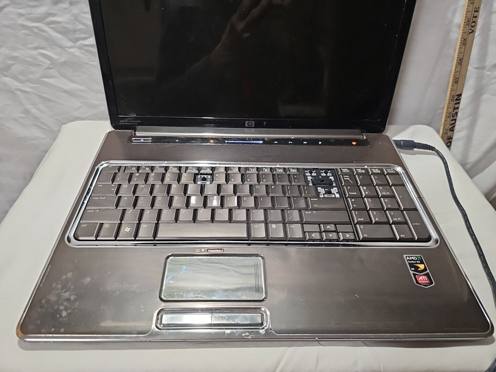 HP PAVILLION dv7-1260us. PARTS OR REPAIR. 17” SCREEN.
