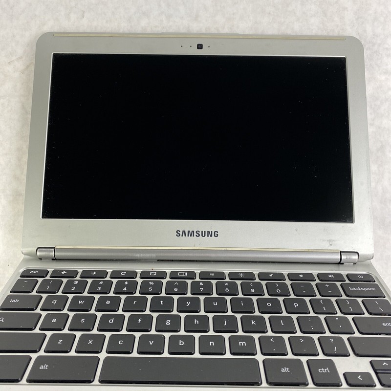 Samsung Chromebook XE303C12 16GB eMMC 1.7GHz 2GB DDR3L 0.3MP webcam 40% BATTERY gallery