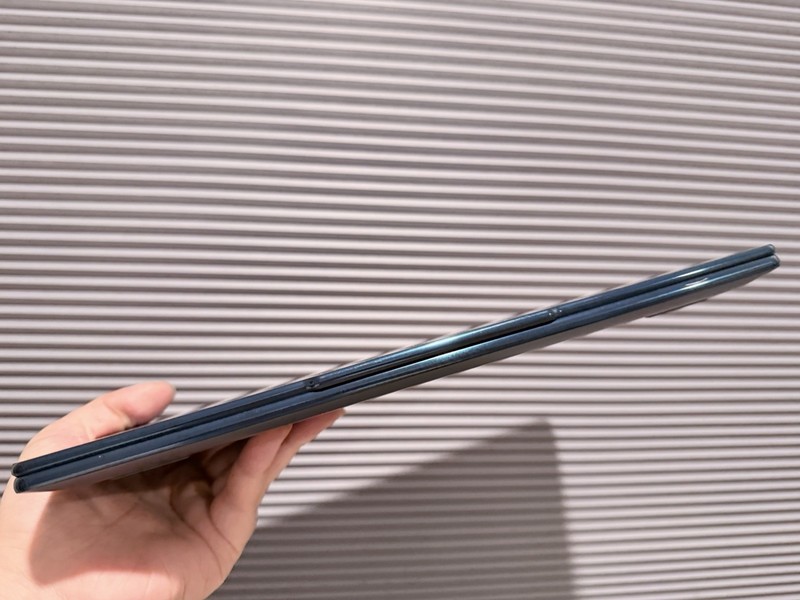 Lenovo Yoga Book 9i 14” 2.8K Dual Screen OLED Laptop Ultra 7 255H 16GB 1TB Teal gallery