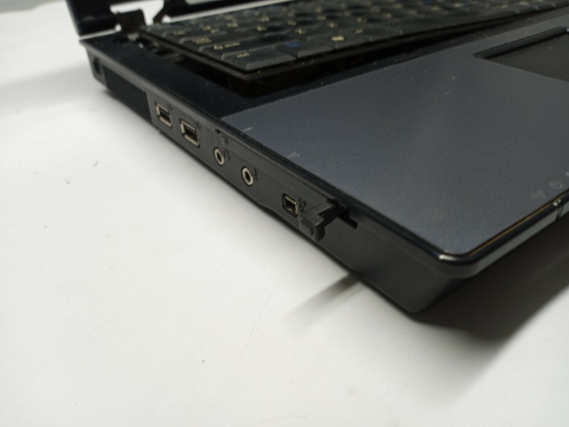 HP 6710b Laptop NO Ram/CPU/HDD/Caddy/Battery/Back Cover FOR PARTS gallery