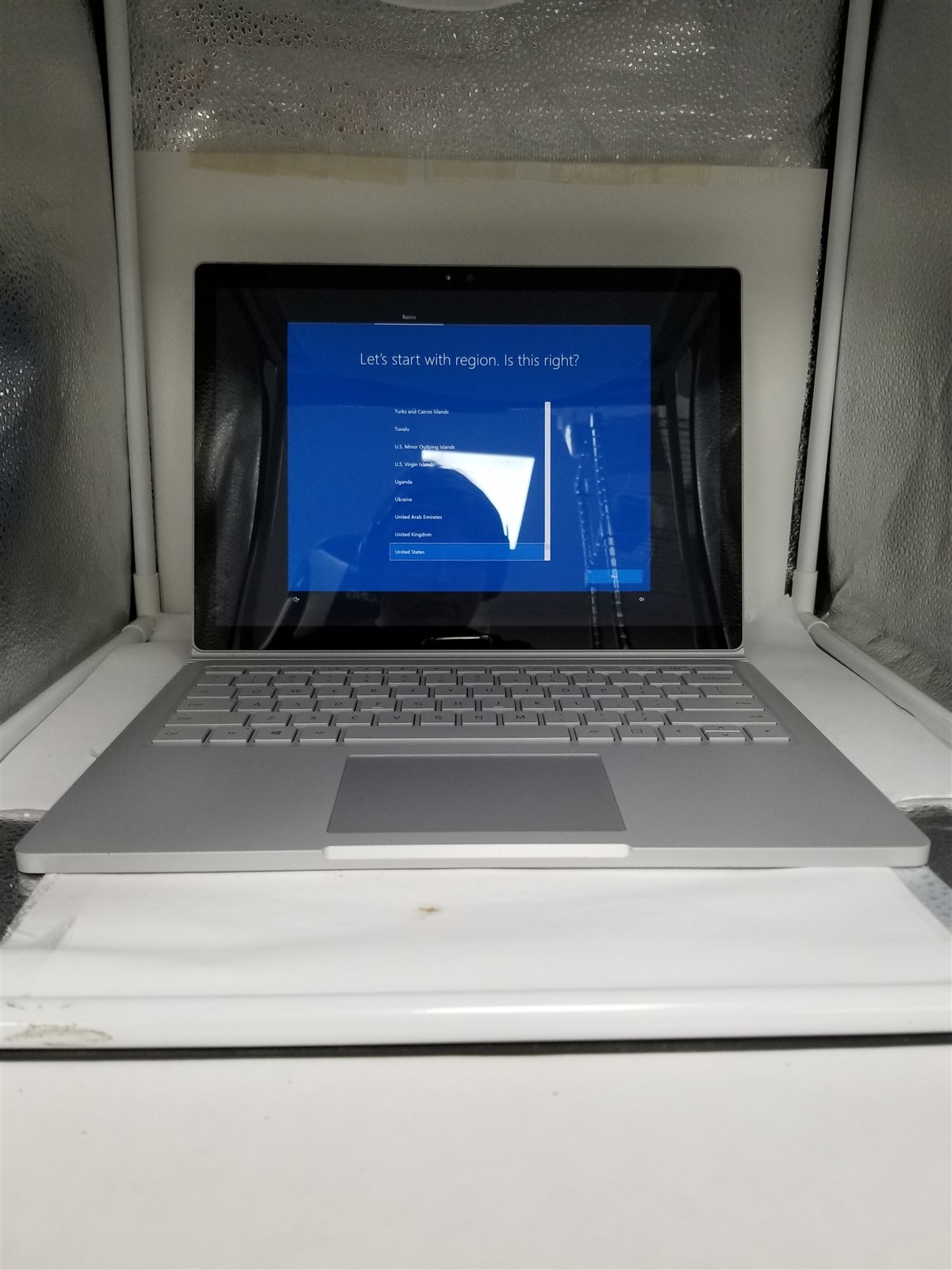 Microsoft Surface Book Core i7 13.5" 16GB/512GB Silver Reduced Price VW6202 gallery