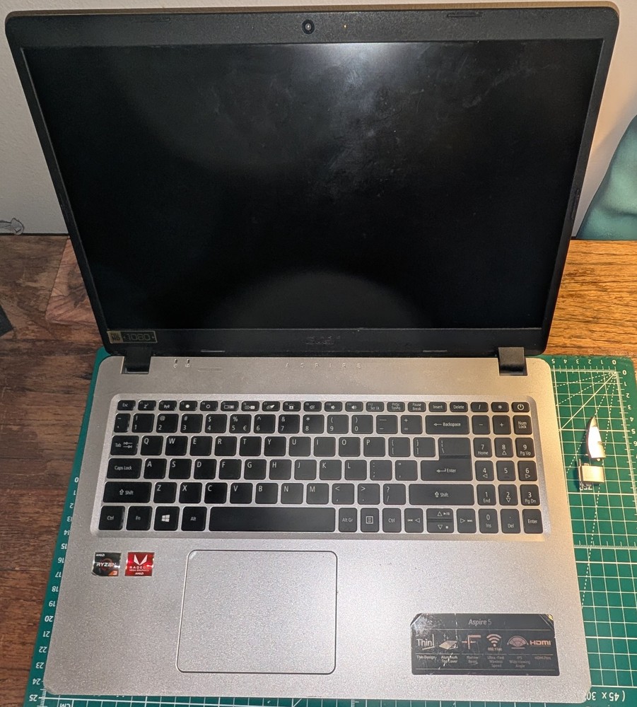 ACER ASPIRE A515-43 AMD RYZEN 3 3200U @ 2.6GHz, NO RAM, NO HDD/OS, for parts