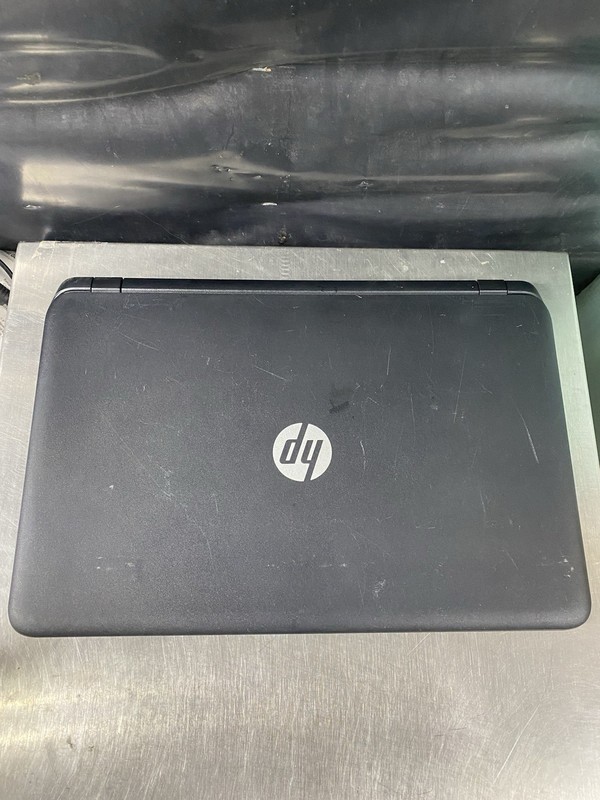 HP 15-F233WM Celeron N3050 4GB RAM 500GB HDD Win. 10 HOME *Bad Battery* gallery