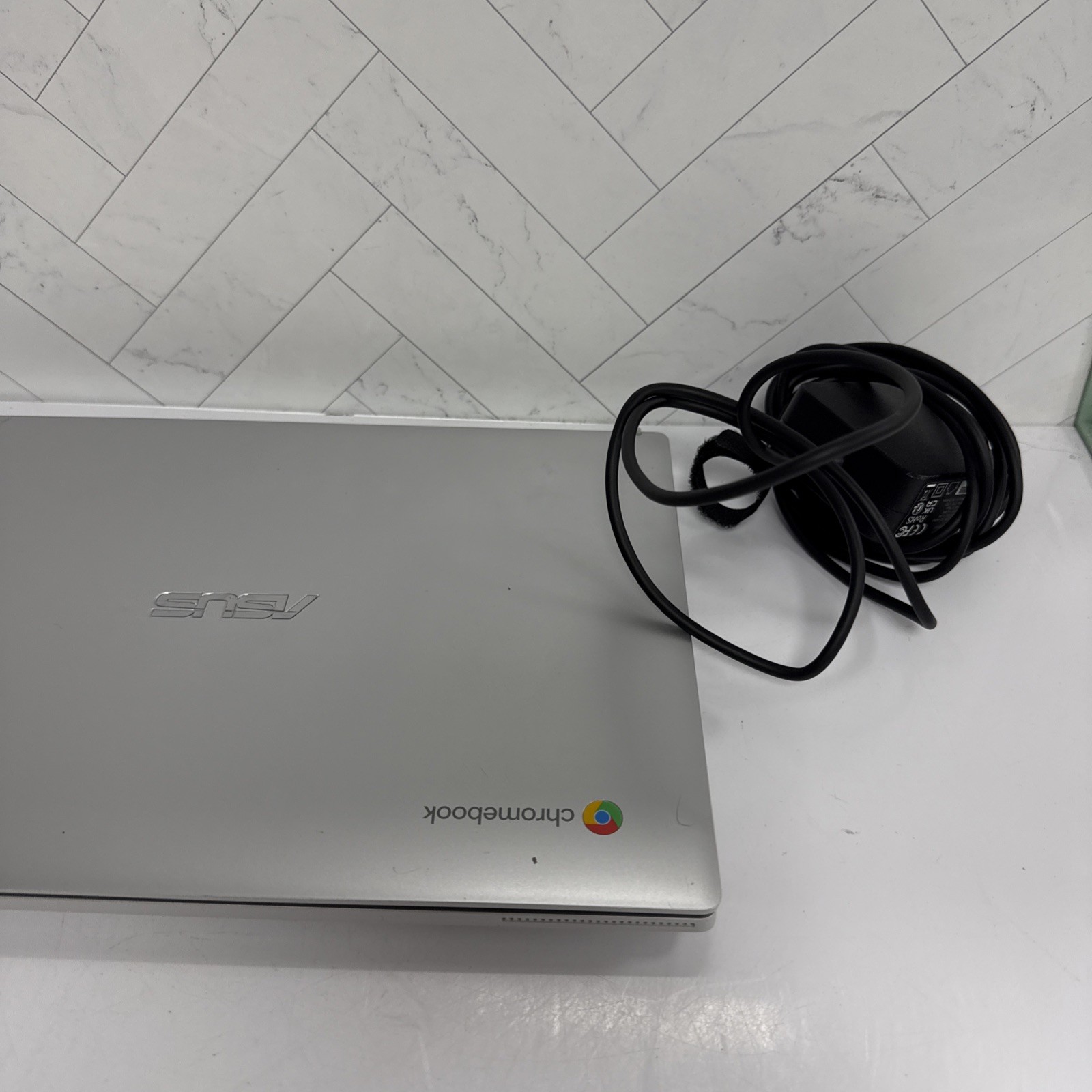 ASUS Chromebook CX1, 11.6" HD NanoEdge Display, Intel Celeron N3350 Processor gallery
