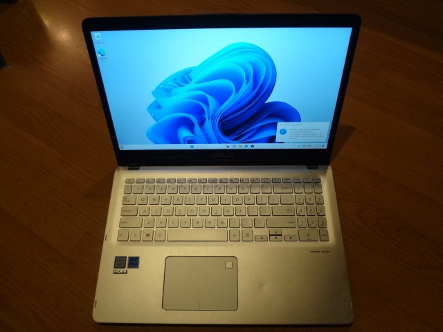 ASUS Q505U 15.6" Core i5-8250U 1.60 GHz 12GB RAM 256GB SSD Windows 11 Pro Laptop