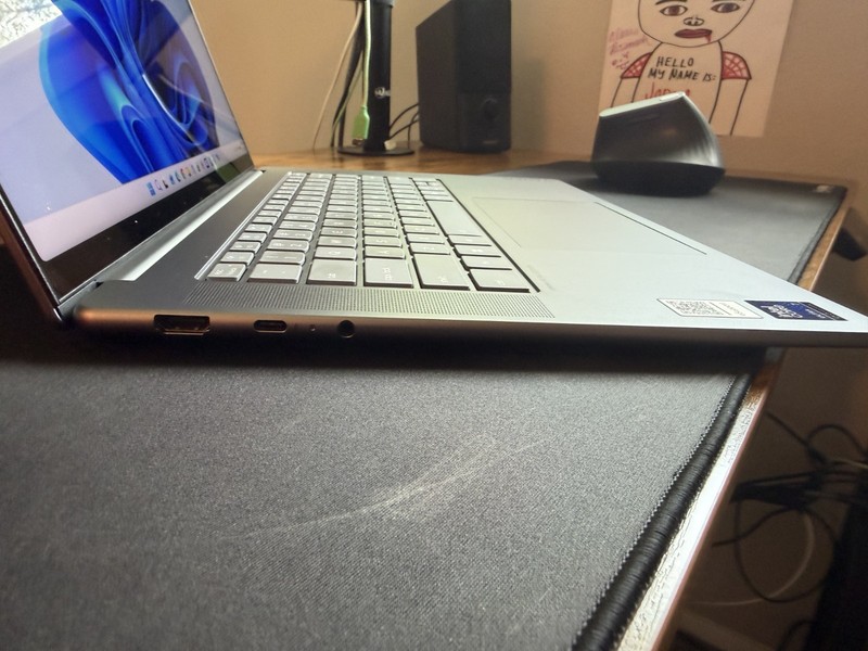 Lenovo Yoga Slim 7 15ILL9 15.3" 32GB 1TB 2.8K Touch Ultra 7 258V gallery