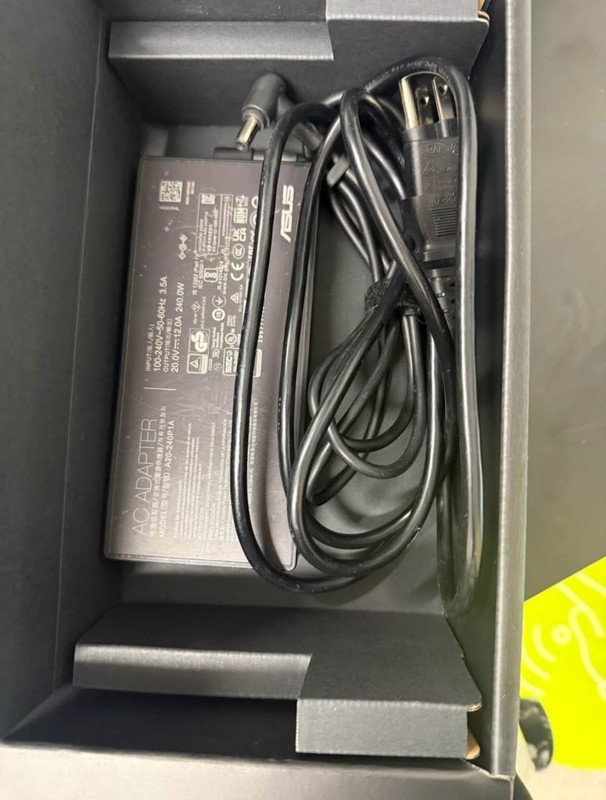 ASUS ROG Zephyrus M16 16'' (1TB SSD Intel Core i9-12900H 2.5GHz 16GB RAM) Gaming gallery