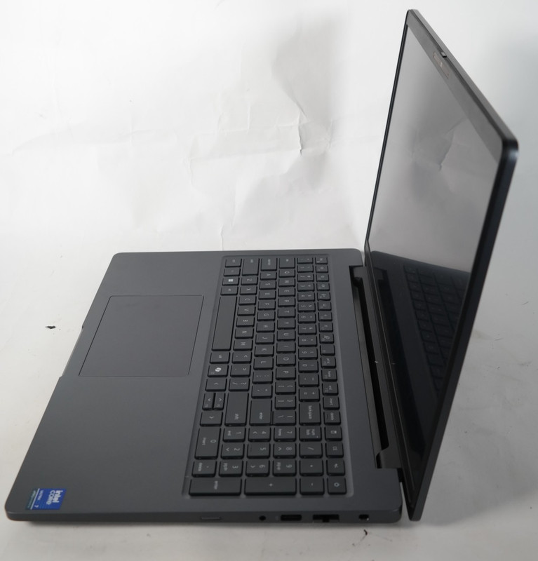 Dell Pro Max 16 MC16250/Core Ultra 7/1TB SSD/32GB RAM/Windows 11 gallery