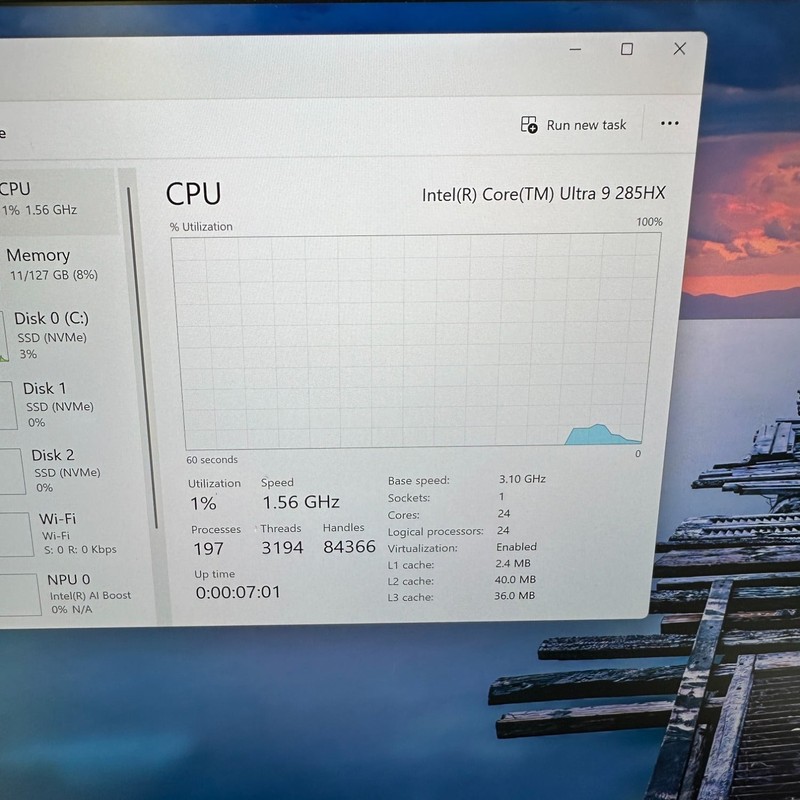 MSI Titan 18 HX AI A2XWJG 18" Core Ultra 9 285HX 128GB RAM 6TB SSD RTX 5090 Gami gallery