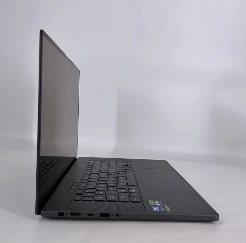 ASUS ROG Zephyrus G16 16" Laptop Intel Core Ultra NVIDIA GeForce RTX 4090 Gray gallery